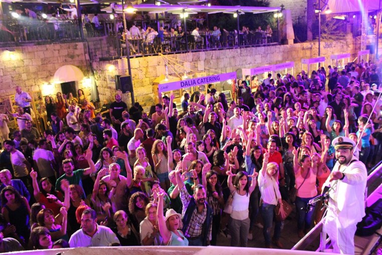 Samer Maroon at Byblos en Blanc et en Rose